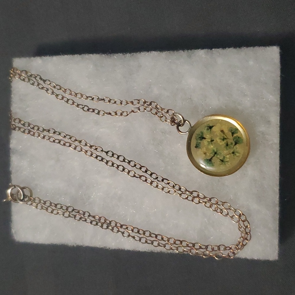 Blue and white pressed flower gold necklace